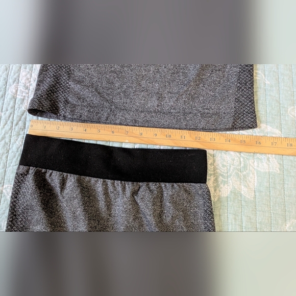 Gray Athletic Tank and Leggings Set. Size M? - Picture 4 of 10